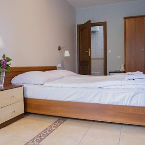 Pokój z łóżkiem king-size